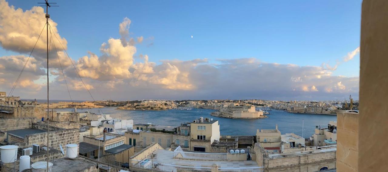 Valletta Luxe 3-Bedroom Duplex Penthouse With Sea View Terrace And Jacuzzi Oda fotoğraf